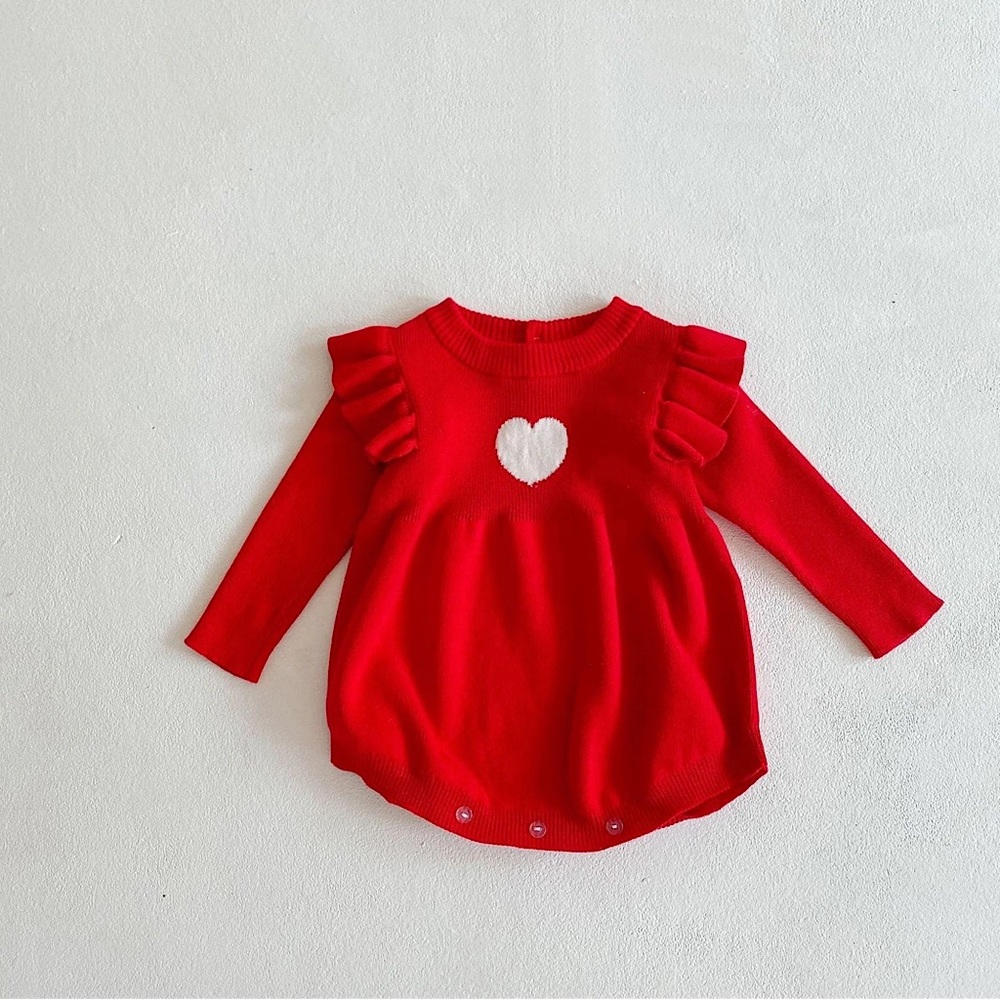 *NWT* Red Knit Baby Romper with a heart. Sizes 6-9M, 9-12M, 12-18M, 18-24M - Picture 1 of 4